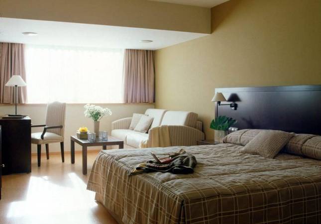 Espaciosas habitaciones en Centric Atiram Hotel. Disfrúta con nuestro Spa y Masaje en Andorra la Vella